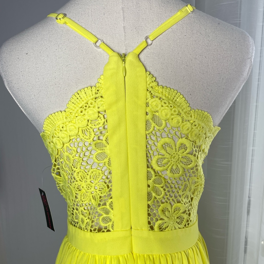 NWT No Boundaries Bright Yellow Lace Maxi Dress Size Medium - Picture 3 of 9
